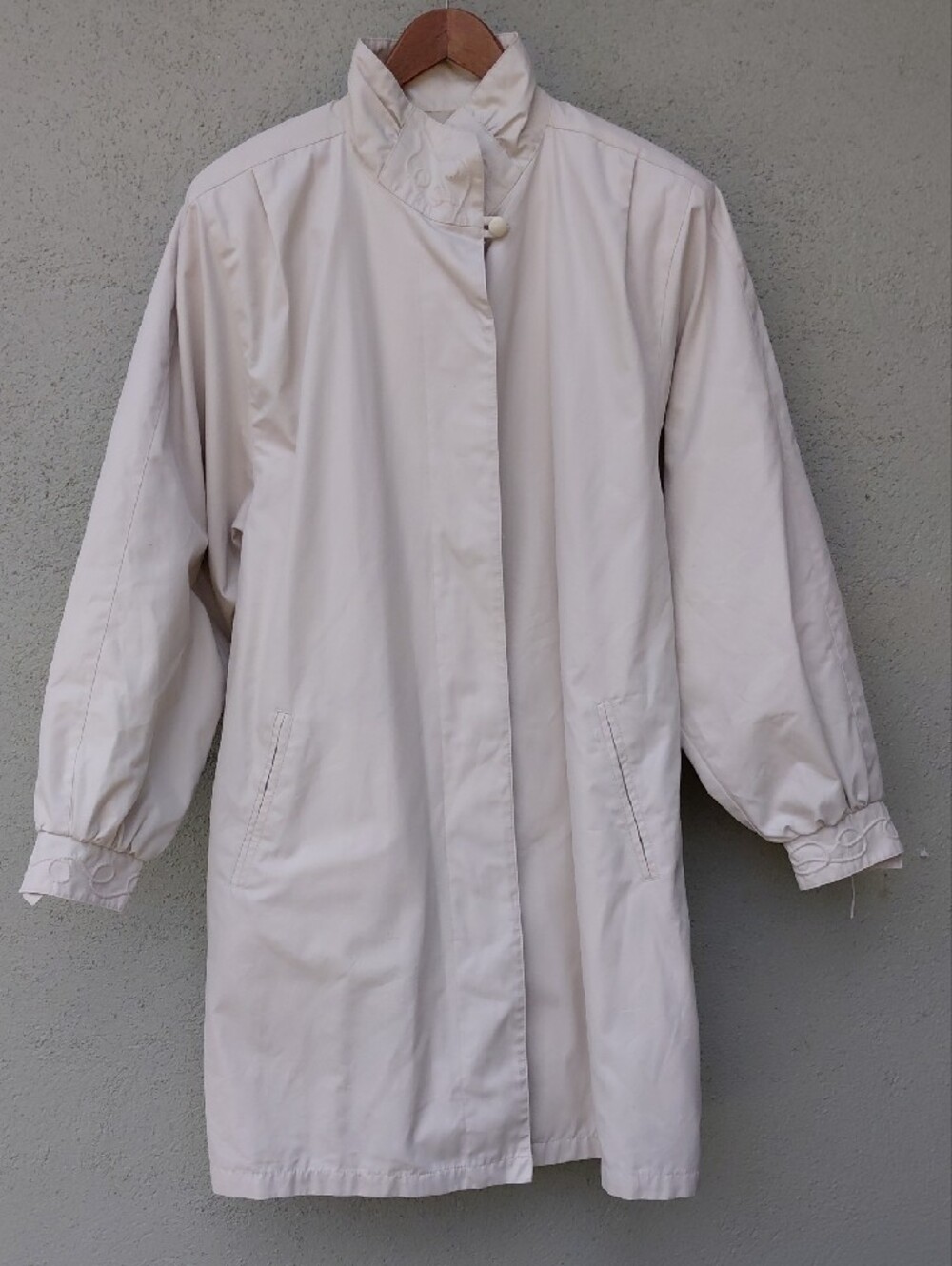 Vintage London Fog Women’s Cream Funnel Neck Embroidered Trench 12 Regular